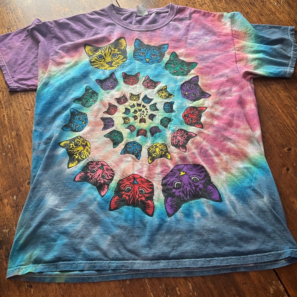 spiral cat t shirt